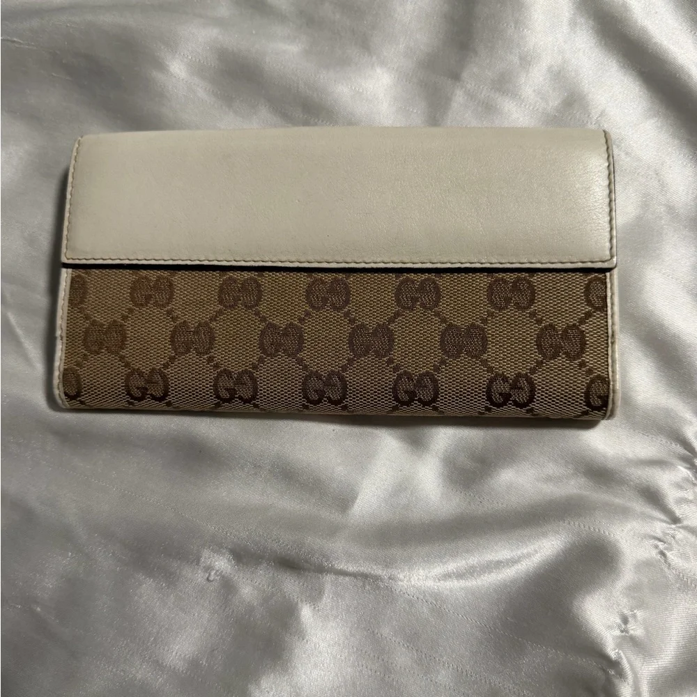 Gucci Brown GG Canvas Continental Wallet with White Trim and Heart Clasp - Picture 2 of 12